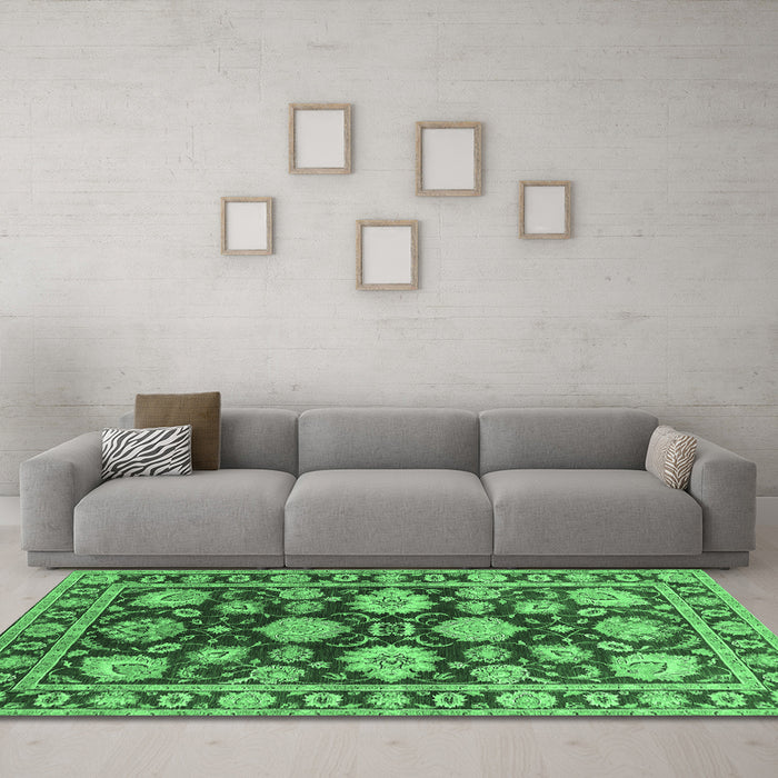 Machine Washable Oriental Emerald Green Traditional Area Rugs in a Living Room,, wshurb1471emgrn