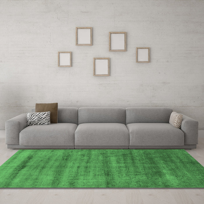 Machine Washable Solid Emerald Green Modern Area Rugs in a Living Room,, wshurb1480emgrn