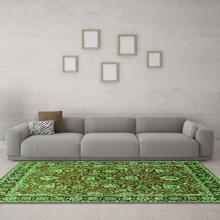 Machine Washable Oriental Green Traditional Area Rugs in a Living Room,, wshurb1483grn