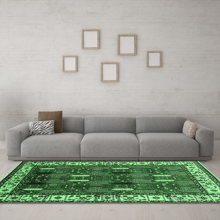Machine Washable Oriental Emerald Green Traditional Area Rugs in a Living Room,, wshurb1484emgrn
