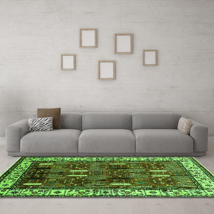 Machine Washable Oriental Green Traditional Area Rugs in a Living Room,, wshurb1484grn