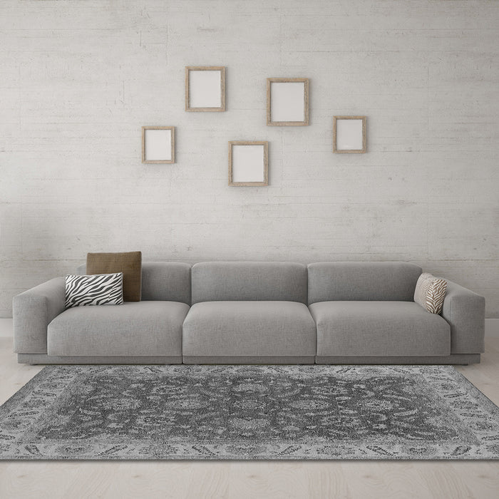 Machine Washable Oriental Gray Industrial Rug in a Living Room,, wshurb1498gry