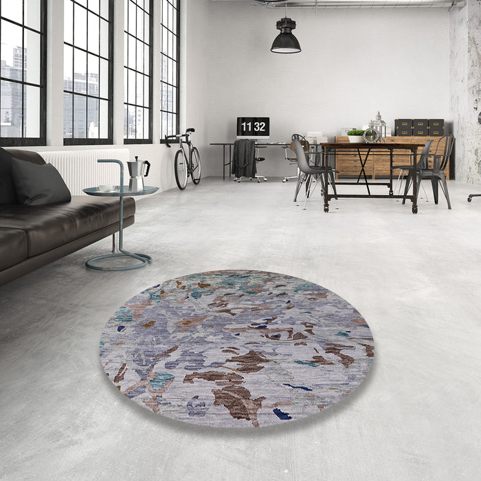 Round Mid-Century Modern Dark Gray Oriental Rug in a Office, urb1527