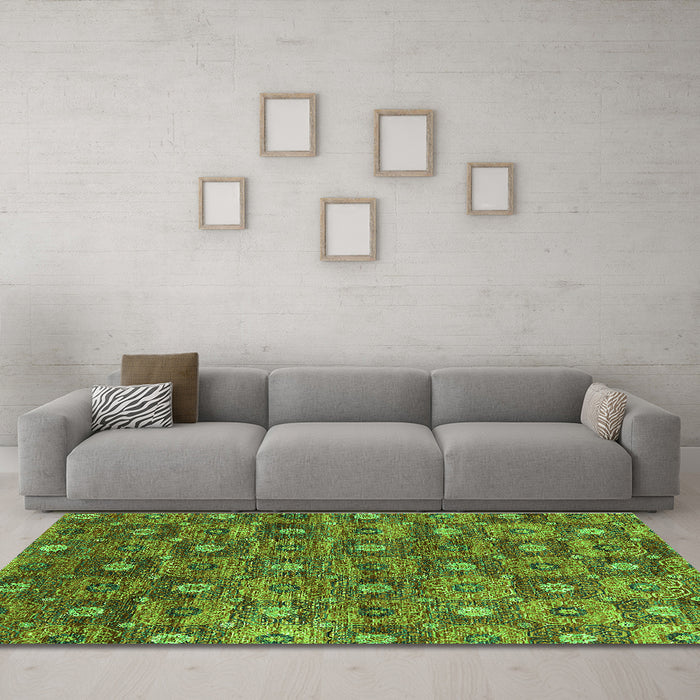 Machine Washable Oriental Green Industrial Area Rugs in a Living Room,, wshurb1528grn