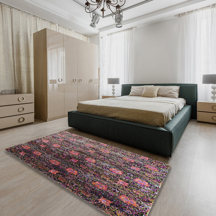 Mid-Century Modern Purple Lily Purple Oriental Rug in a Bedroom, urb1536