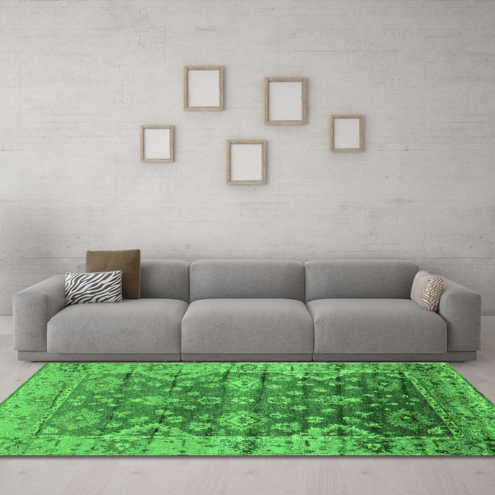 Machine Washable Oriental Green Industrial Area Rugs in a Living Room,, wshurb1547grn