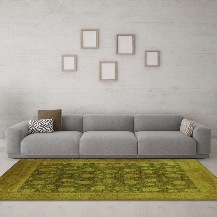 Machine Washable Oriental Green Industrial Area Rugs in a Living Room,, wshurb1554grn