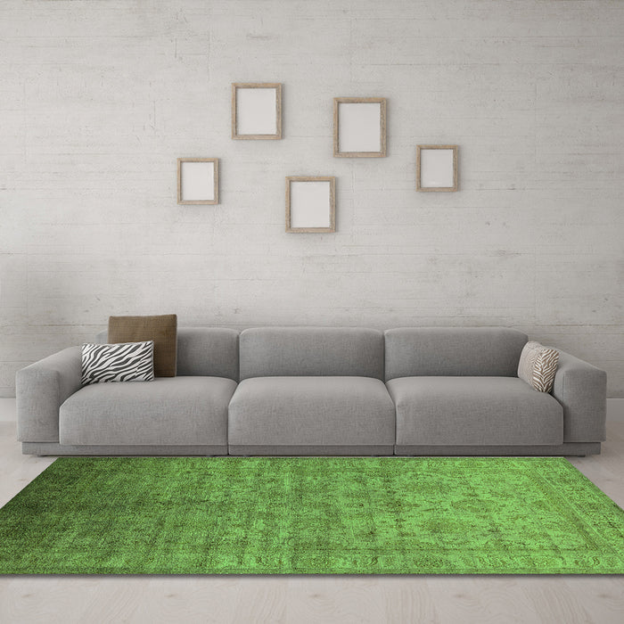 Machine Washable Oriental Green Industrial Area Rugs in a Living Room,, wshurb1556grn