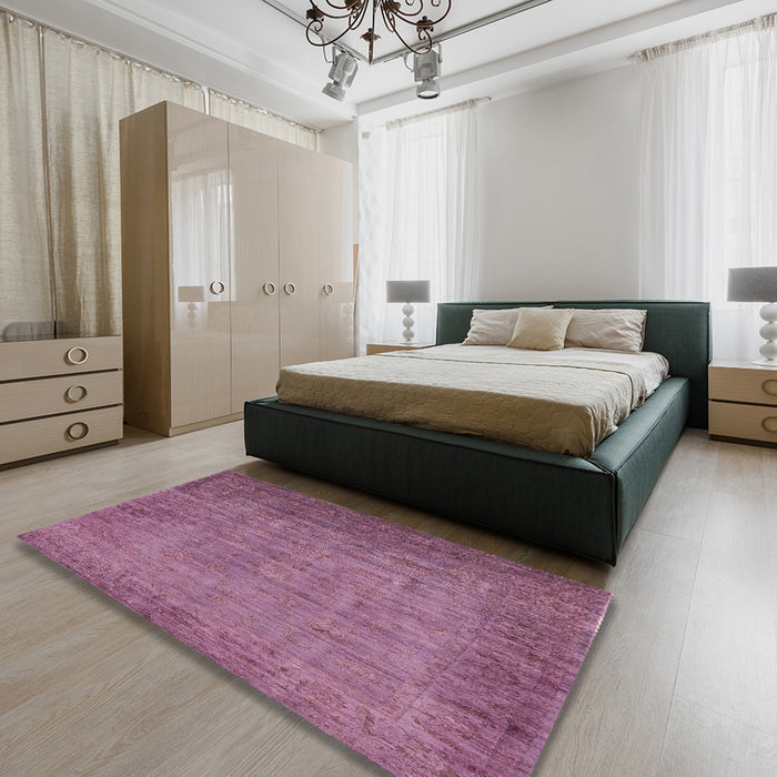 Mid-Century Modern Raspberry Purple Oriental Rug in a Bedroom, urb1557