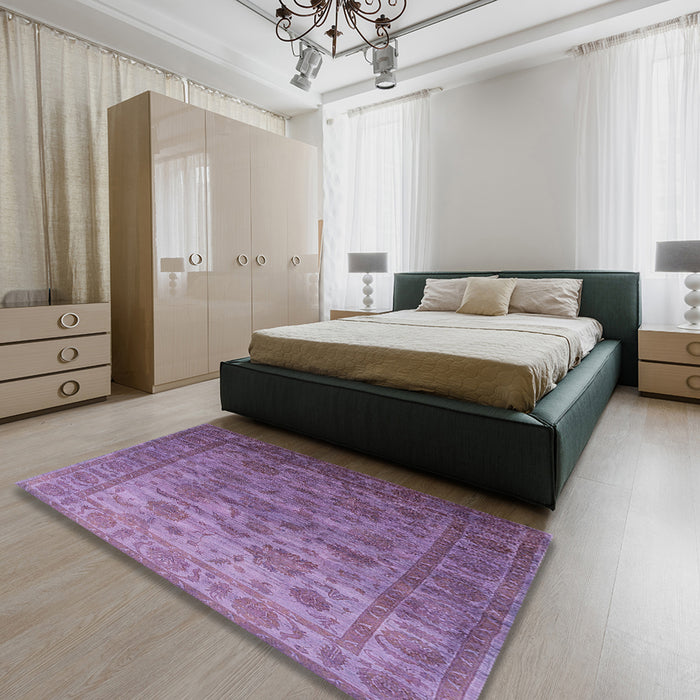 Mid-Century Modern Lilac Purple Oriental Rug in a Bedroom, urb1561