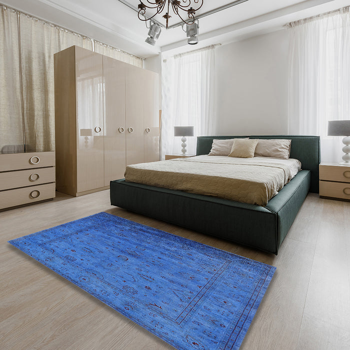 Mid-Century Modern Neon Blue Oriental Rug in a Bedroom, urb1565