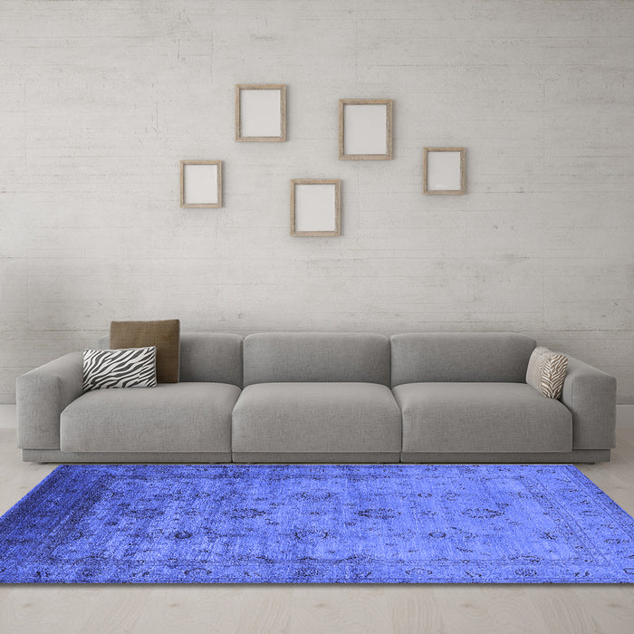 Machine Washable Oriental Blue Industrial Rug in a Living Room, wshurb1568blu