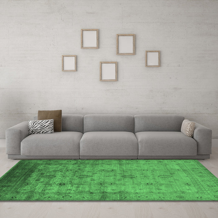 Machine Washable Oriental Emerald Green Industrial Area Rugs in a Living Room,, wshurb1568emgrn