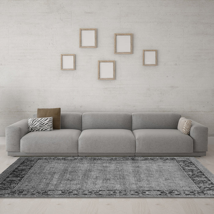 Machine Washable Oriental Gray Industrial Rug in a Living Room,, wshurb1570gry