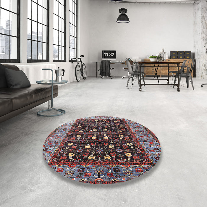 Round Mid-Century Modern Gunmetal Gray Oriental Rug in a Office, urb1583