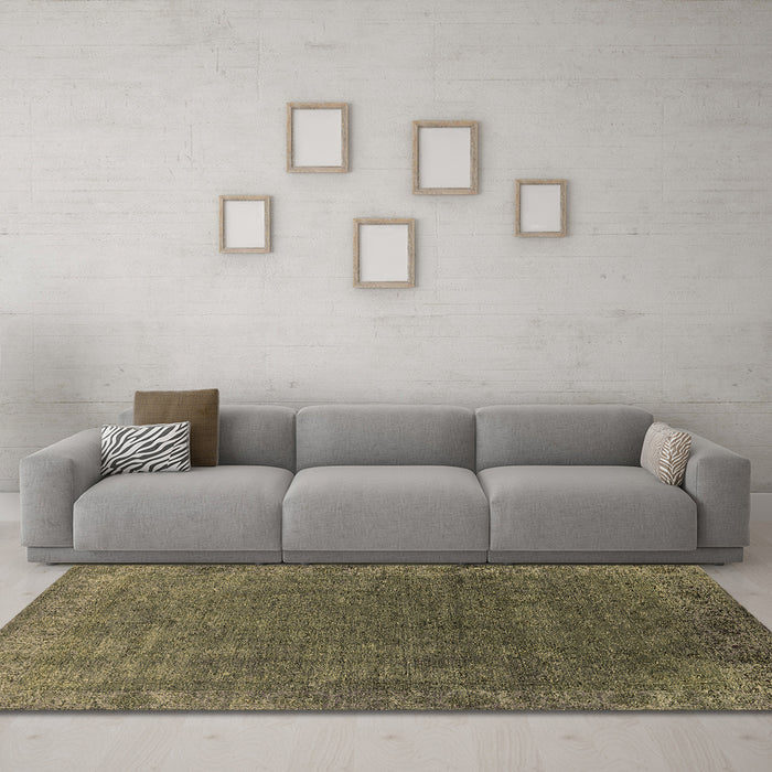 Machine Washable Oriental Brown Industrial Rug in a Living Room,, wshurb1589brn