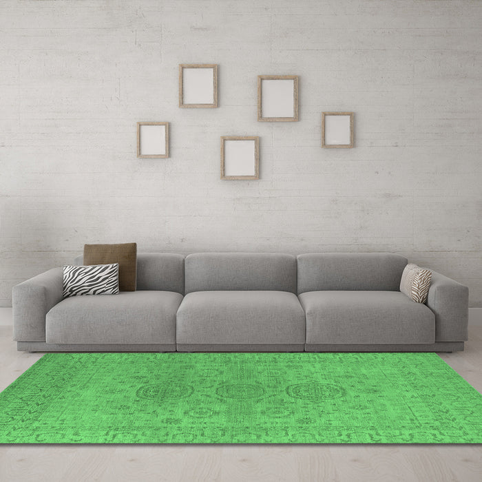 Machine Washable Oriental Emerald Green Industrial Area Rugs in a Living Room,, wshurb1590emgrn