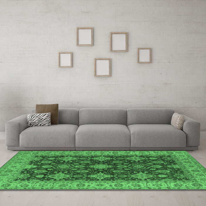 Machine Washable Oriental Emerald Green Industrial Area Rugs in a Living Room,, wshurb1597emgrn