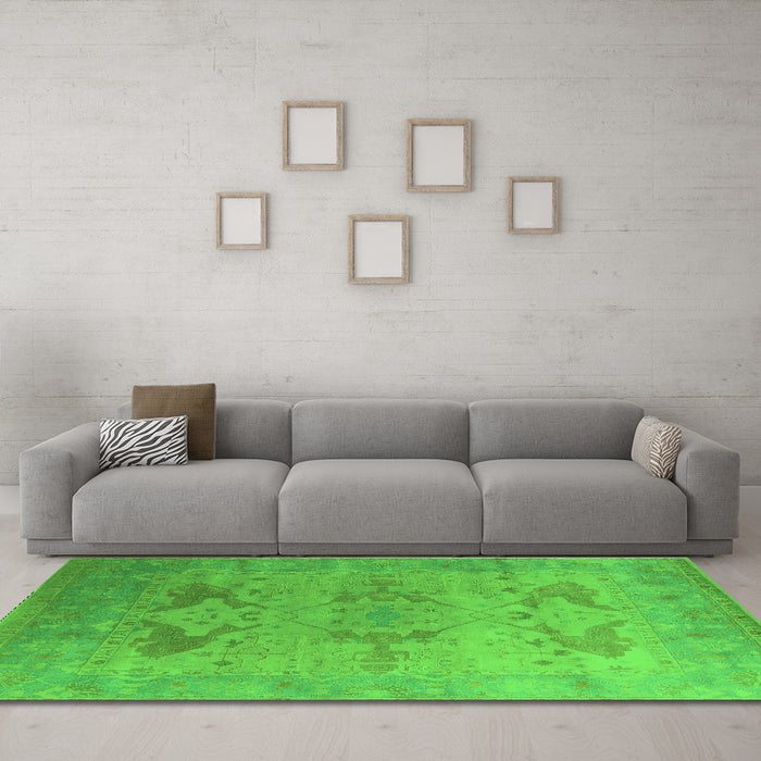 Machine Washable Oriental Green Industrial Area Rugs in a Living Room,, wshurb1607grn
