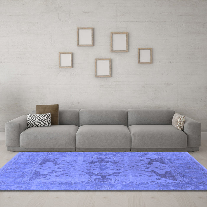 Machine Washable Oriental Blue Industrial Rug in a Living Room, wshurb1617blu
