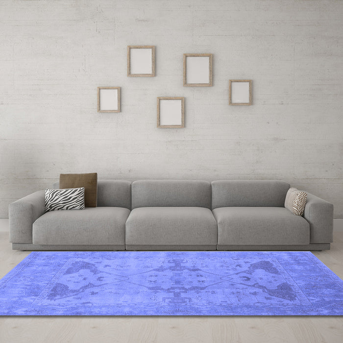Machine Washable Oriental Blue Industrial Rug in a Living Room, wshurb1618blu