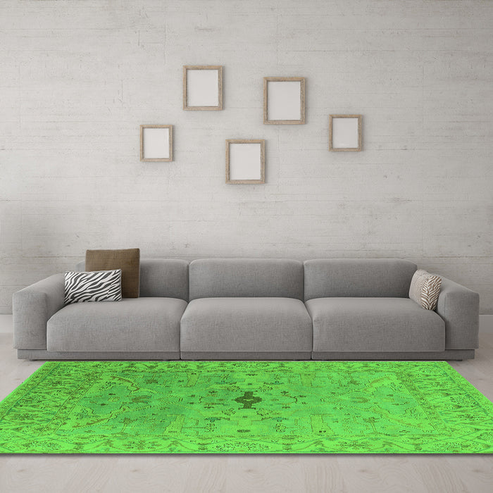 Machine Washable Oriental Green Industrial Area Rugs in a Living Room,, wshurb1619grn