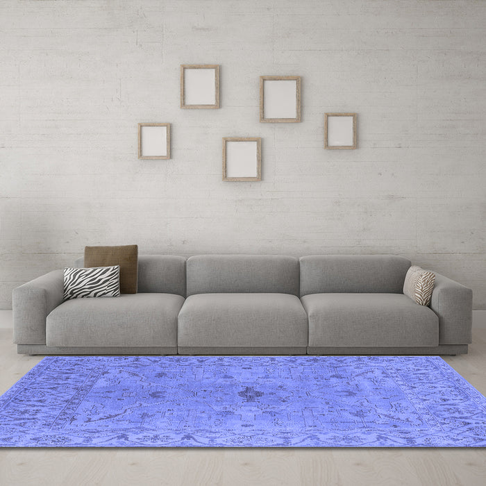 Machine Washable Oriental Blue Industrial Rug in a Living Room, wshurb1621blu