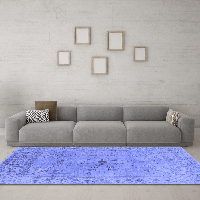 Machine Washable Oriental Blue Industrial Rug in a Living Room, wshurb1622blu