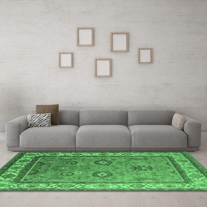 Machine Washable Oriental Emerald Green Industrial Area Rugs in a Living Room,, wshurb1628emgrn