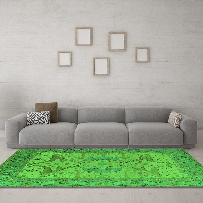 Machine Washable Oriental Green Industrial Area Rugs in a Living Room,, wshurb1631grn