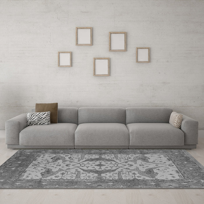 Machine Washable Oriental Gray Industrial Rug in a Living Room,, wshurb1632gry