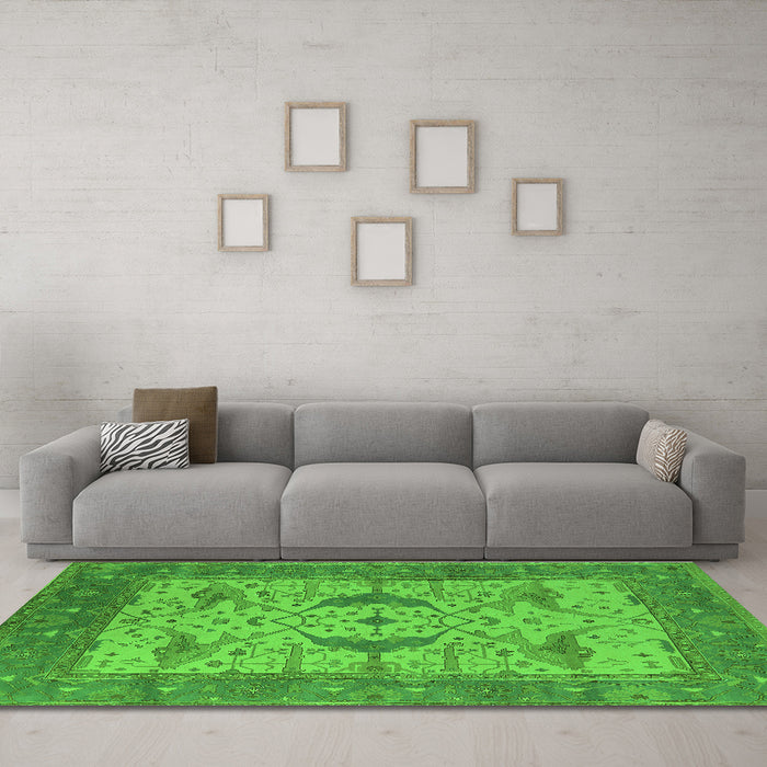 Machine Washable Oriental Green Industrial Area Rugs in a Living Room,, wshurb1632grn