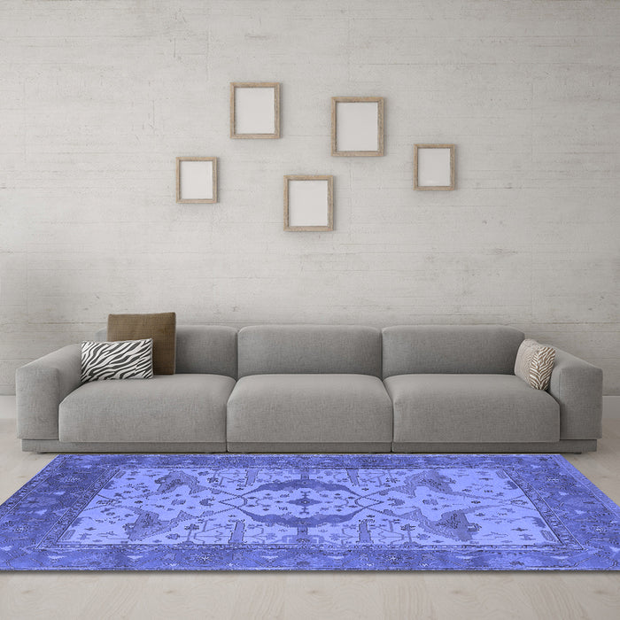 Machine Washable Oriental Blue Industrial Rug in a Living Room, wshurb1632blu