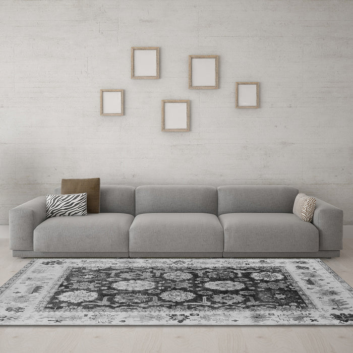 Machine Washable Oriental Gray Industrial Rug in a Living Room,, wshurb1635gry