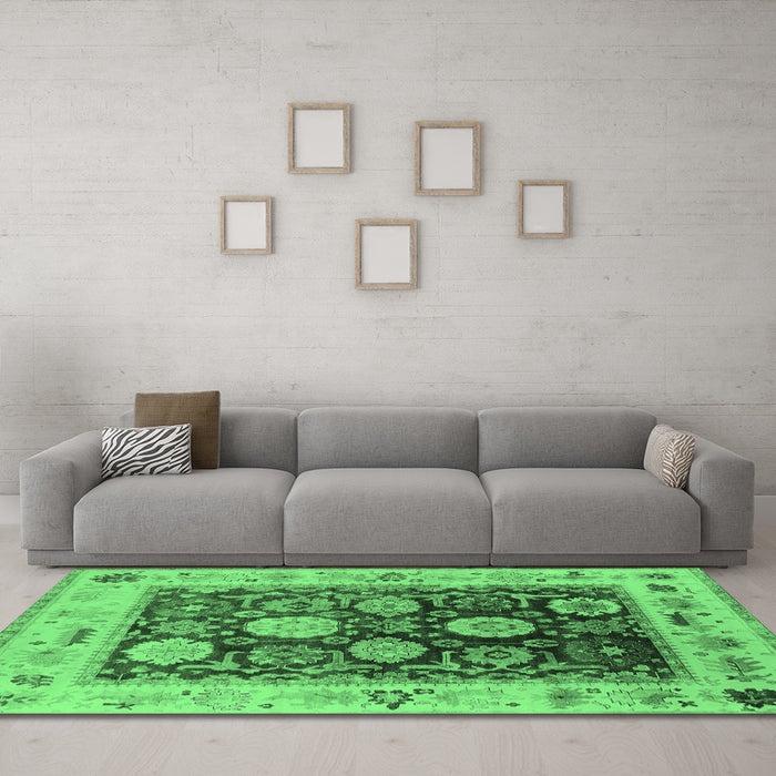 Machine Washable Oriental Emerald Green Industrial Area Rugs in a Living Room,, wshurb1635emgrn