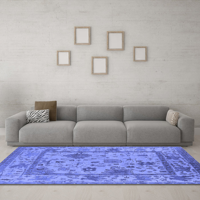 Machine Washable Oriental Blue Industrial Rug in a Living Room, wshurb1636blu