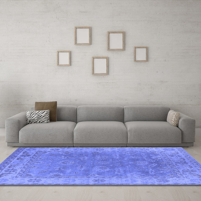 Machine Washable Oriental Blue Industrial Rug in a Living Room, wshurb1638blu