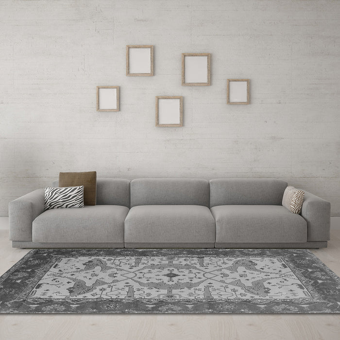 Machine Washable Oriental Gray Industrial Rug in a Living Room,, wshurb1639gry