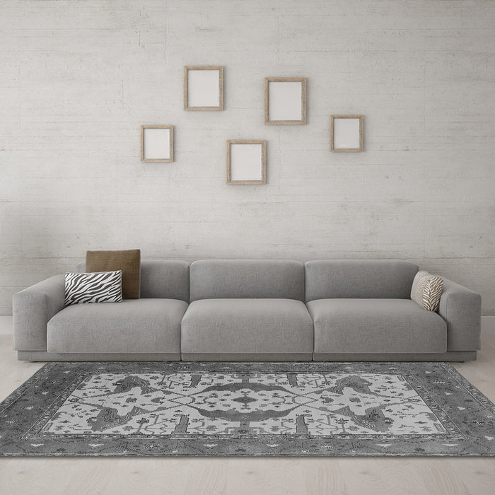 Machine Washable Oriental Gray Industrial Rug in a Living Room,, wshurb1640gry