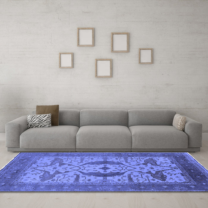 Machine Washable Oriental Blue Industrial Rug in a Living Room, wshurb1642blu