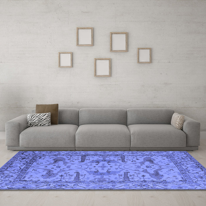 Machine Washable Oriental Blue Industrial Rug in a Living Room, wshurb1646blu