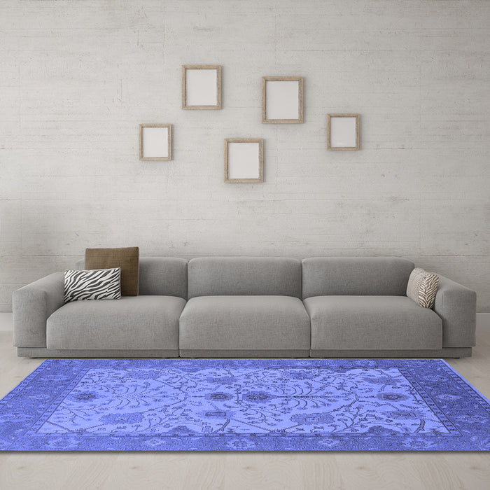 Machine Washable Oriental Blue Industrial Rug in a Living Room, wshurb1648blu