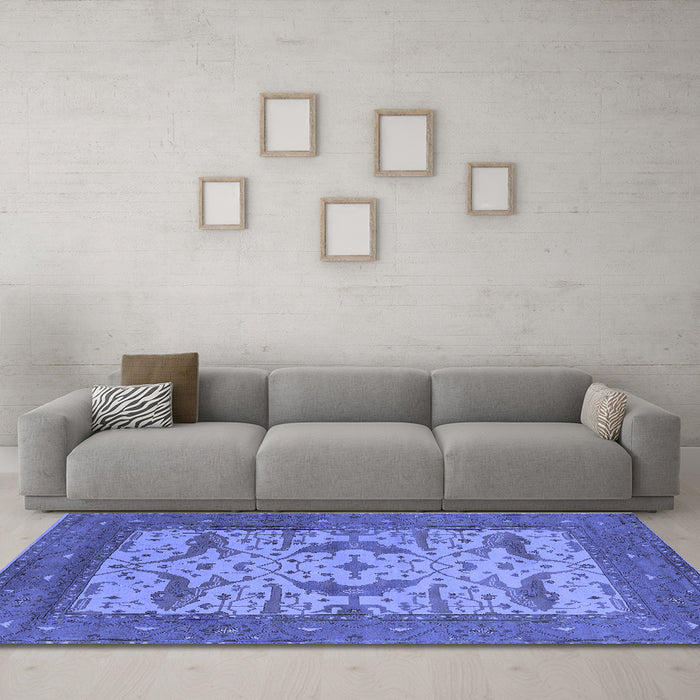 Machine Washable Oriental Blue Industrial Rug in a Living Room, wshurb1650blu