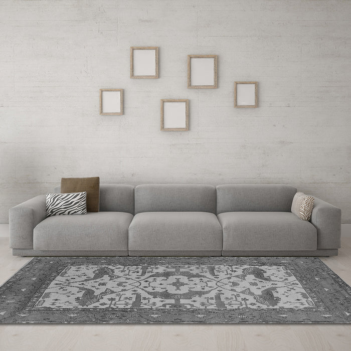 Machine Washable Oriental Gray Industrial Rug in a Living Room,, wshurb1650gry