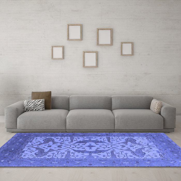 Machine Washable Oriental Blue Industrial Rug in a Living Room, wshurb1651blu