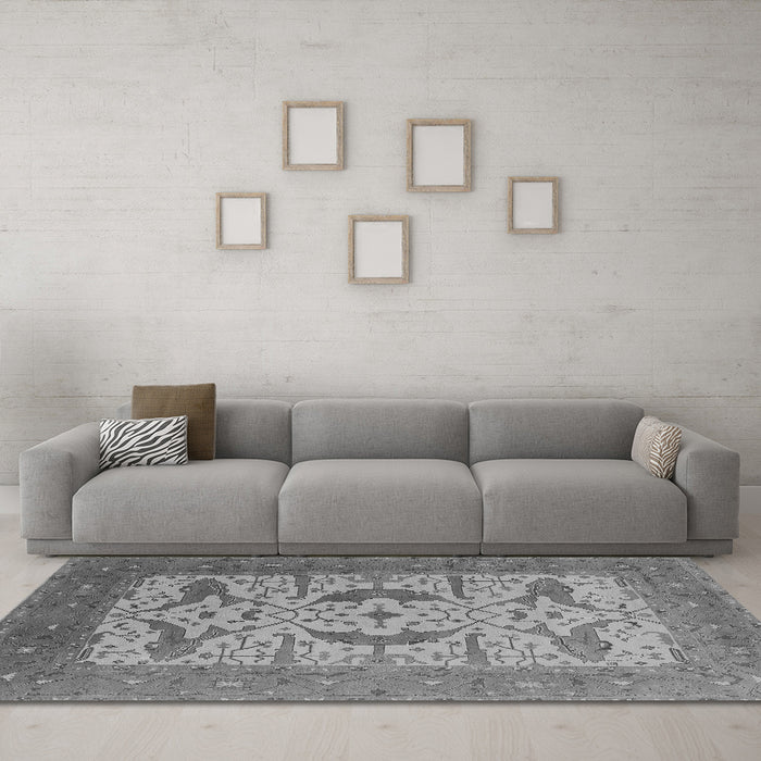 Machine Washable Oriental Gray Industrial Rug in a Living Room,, wshurb1651gry