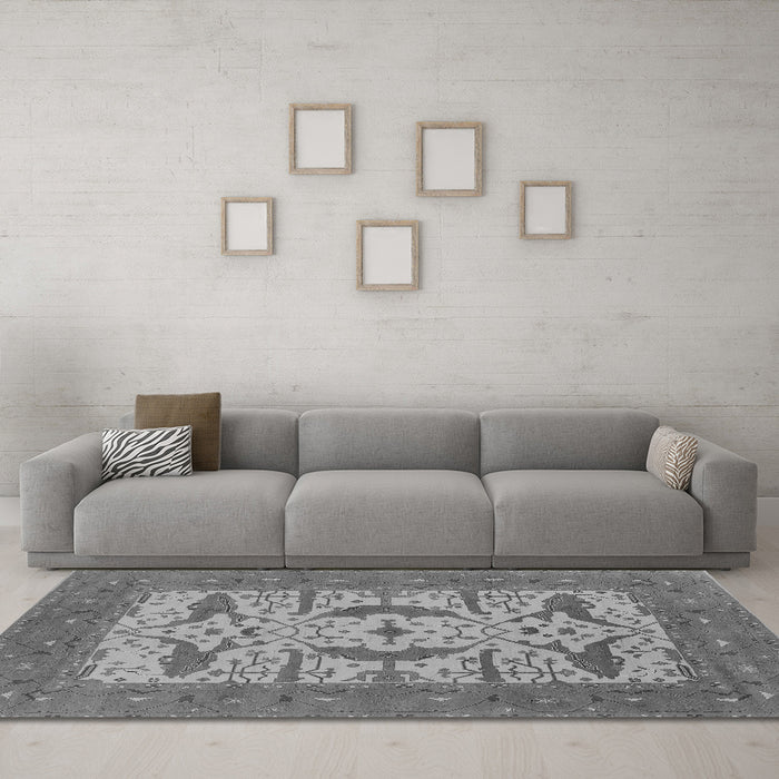 Machine Washable Oriental Gray Industrial Rug in a Living Room,, wshurb1653gry