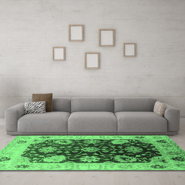 Machine Washable Oriental Emerald Green Industrial Area Rugs in a Living Room,, wshurb1657emgrn