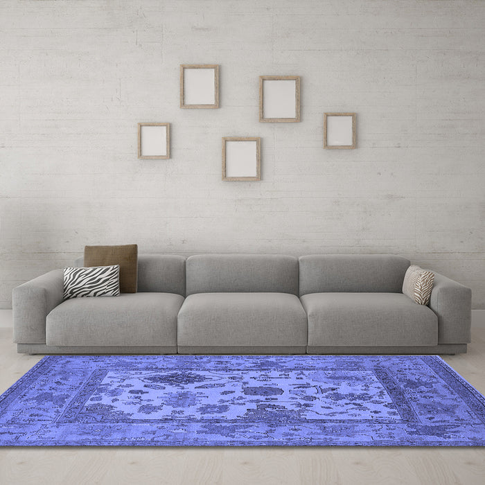 Machine Washable Oriental Blue Industrial Rug in a Living Room, wshurb1661blu