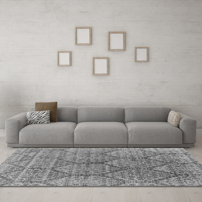 Machine Washable Oriental Gray Industrial Rug in a Living Room,, wshurb1662gry